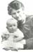 Karol_Wojtyla_en_brazos_de_su_madre_Emilia_Kaczorowska